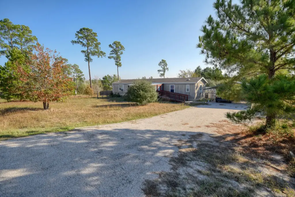 106 Lakewood Drive, Bastrop