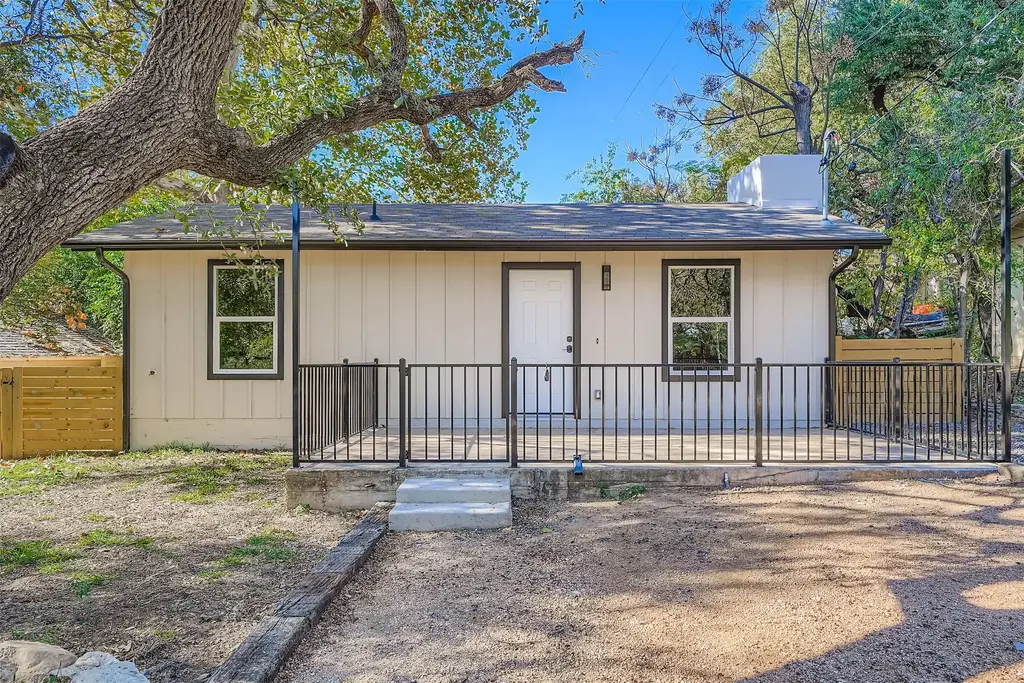 10710 Crestview Drive, Jonestown