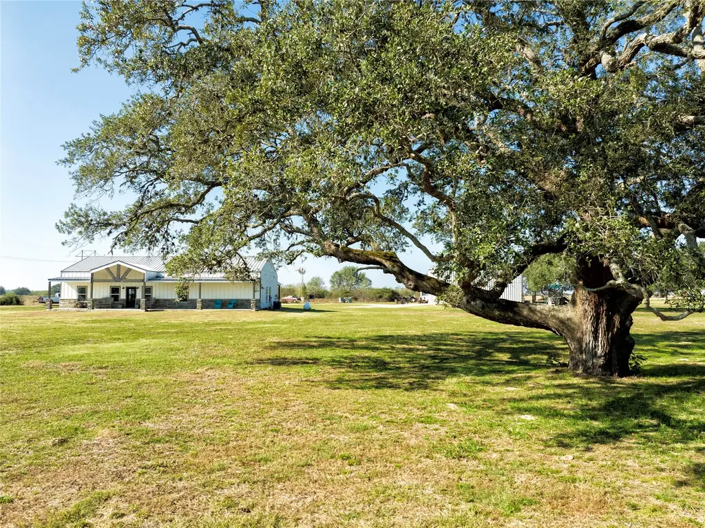 1100 Calhoun Road, Eagle Lake