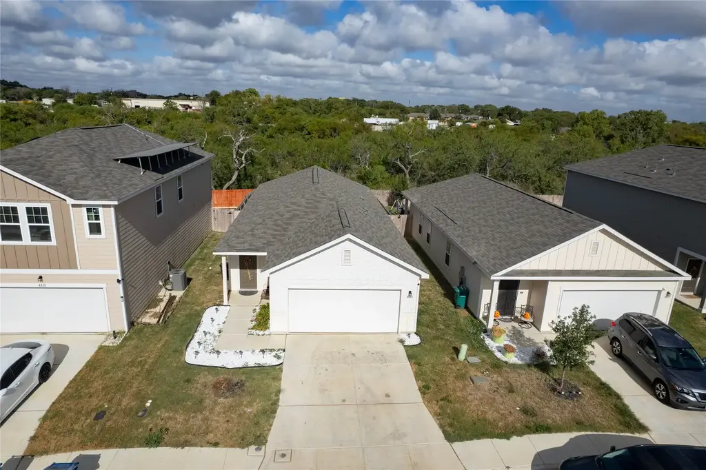 4814 Flying Hooves, San Antonio