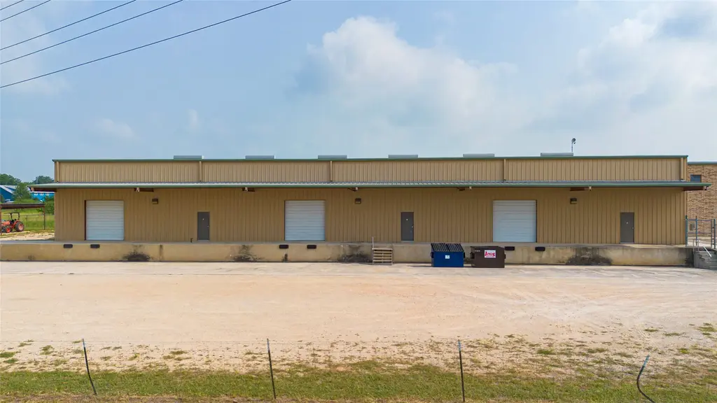 500 Tx-46 Highway, Seguin