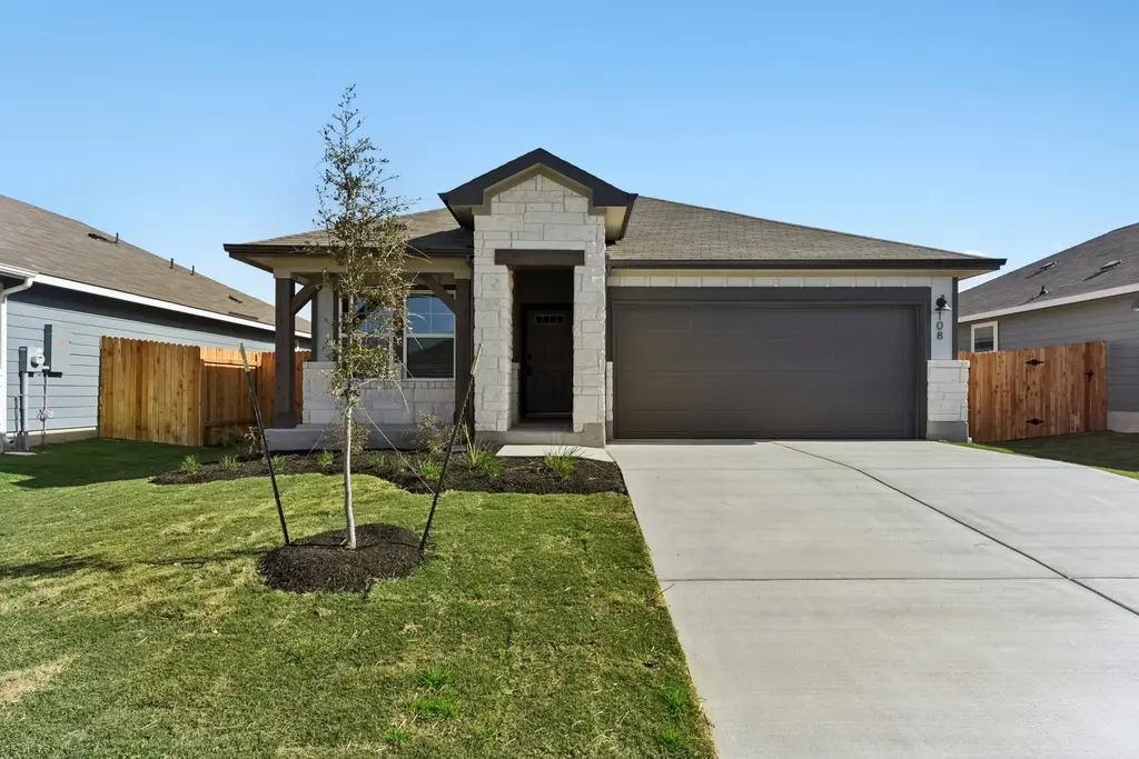 108 Honey Bee Road, Jarrell