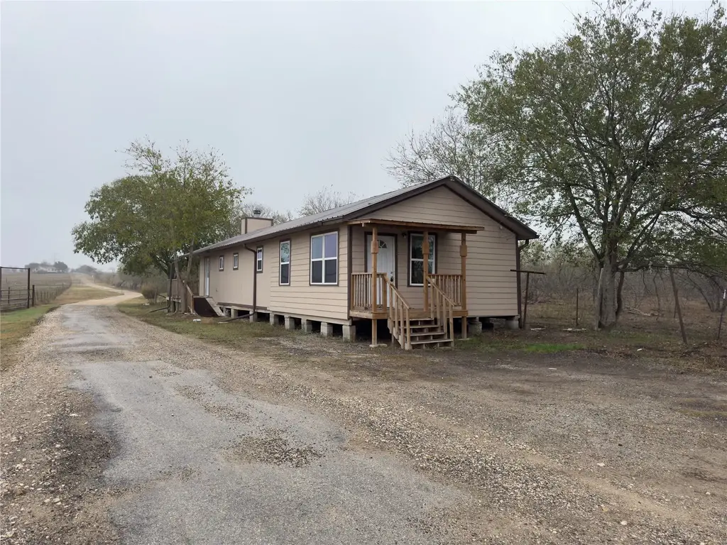 100 Simmons Family Farm Road, Lockhart