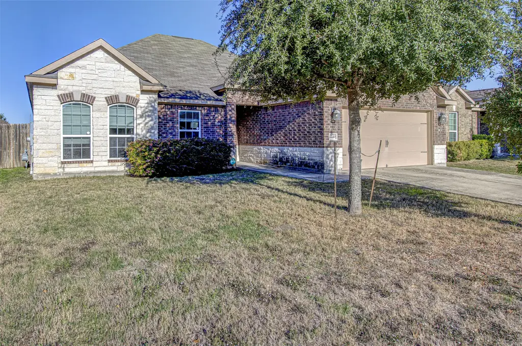 1240 Twin Estates Drive, Kyle