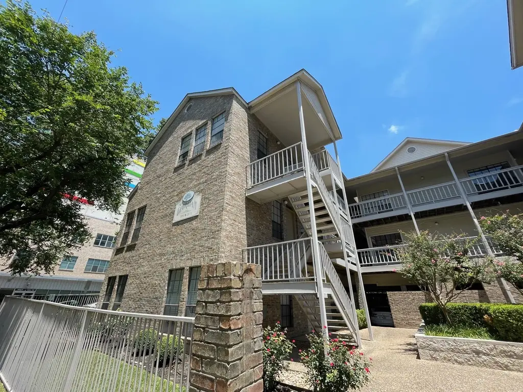 715 W 22 1/2 Street 201, Austin
