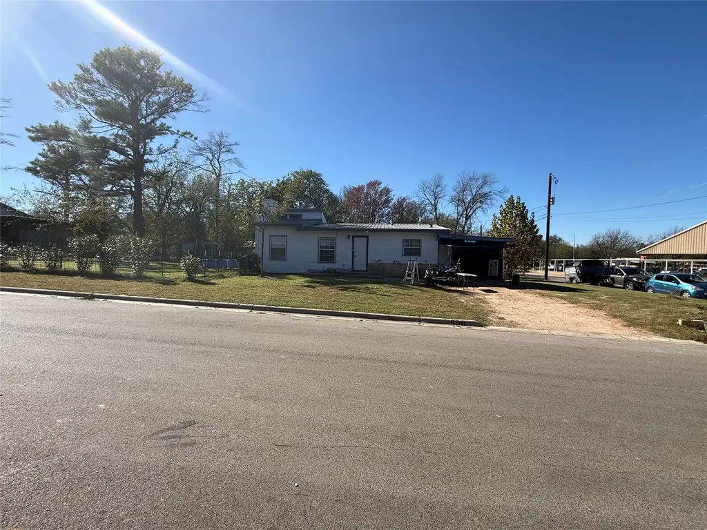 508 N Boundary Street, Burnet