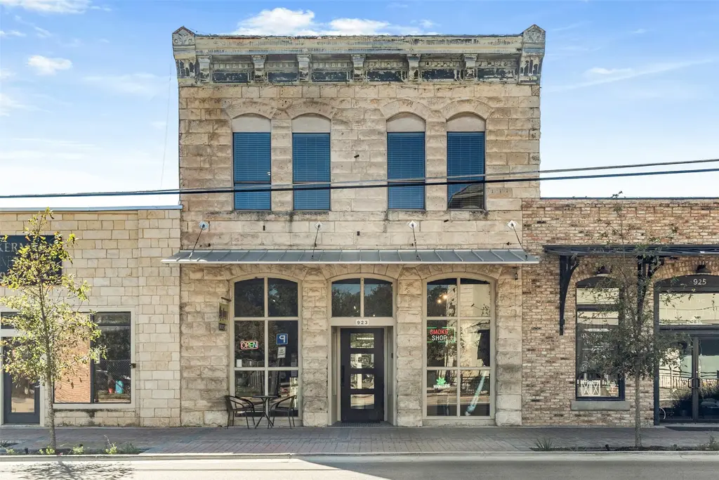 923 Loop 332 Street, Liberty Hill