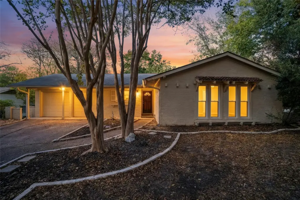 6710 Kings Point W, Austin