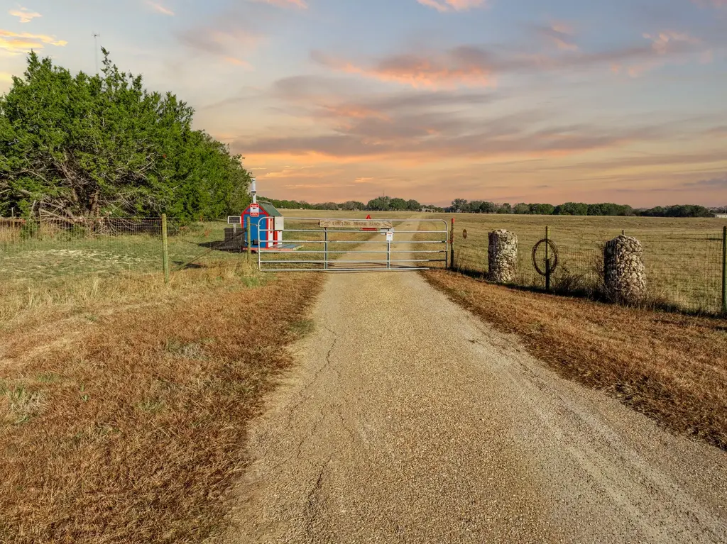 853 County Road 4390, Kempner