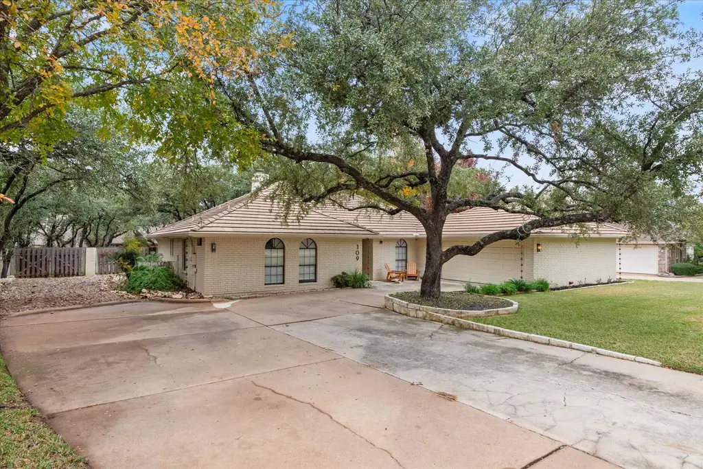 109 White Sands Drive, Lakeway