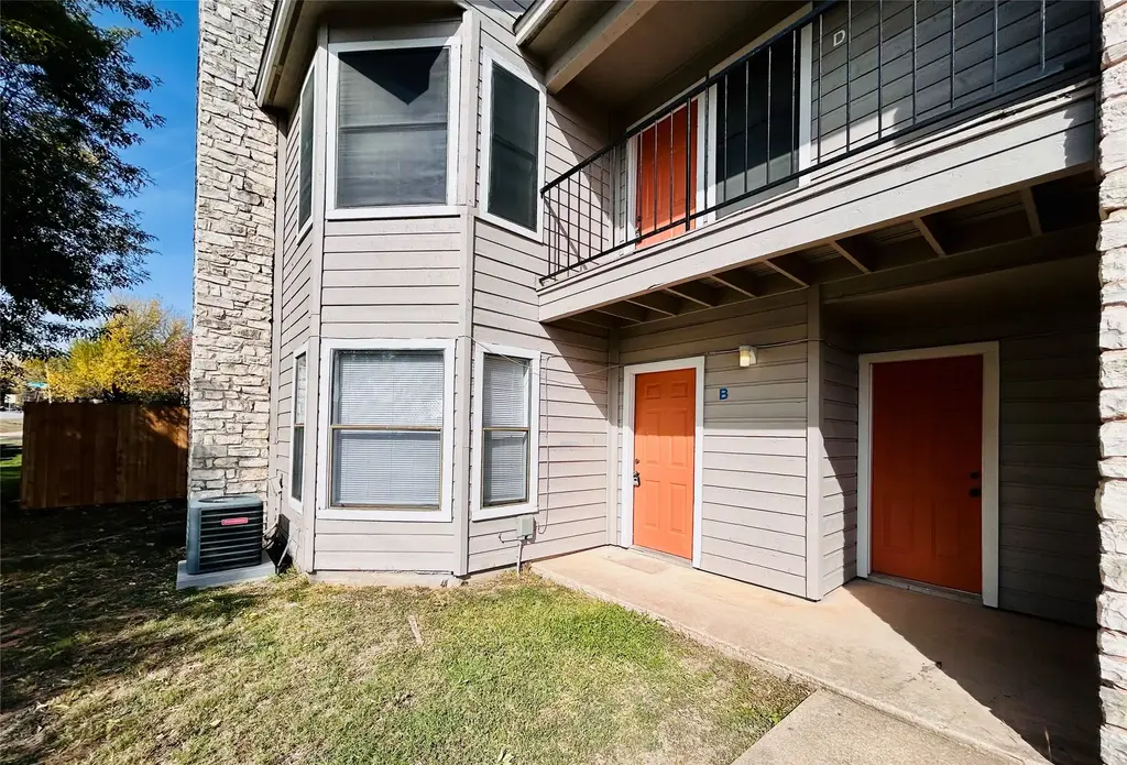 8913 Schick Road B, Austin