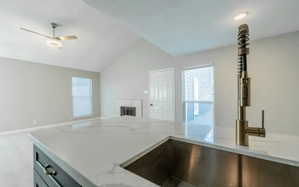 916 Sirocco Drive Unit B, Austin