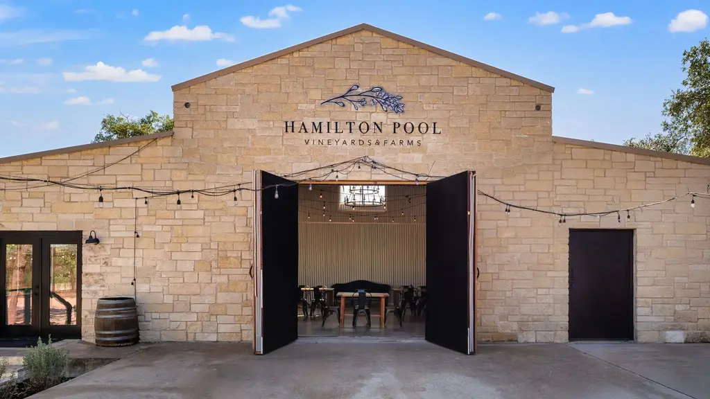 25711 Hamilton Pool Road, Round Mountain