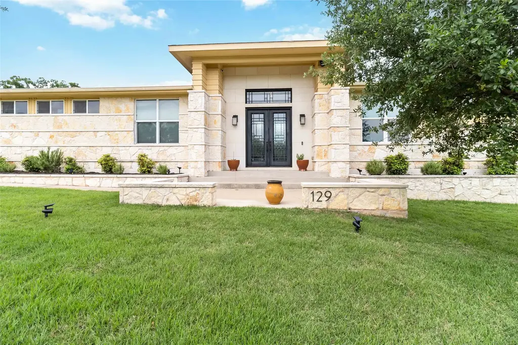 129 Powder Horn Road, Bastrop