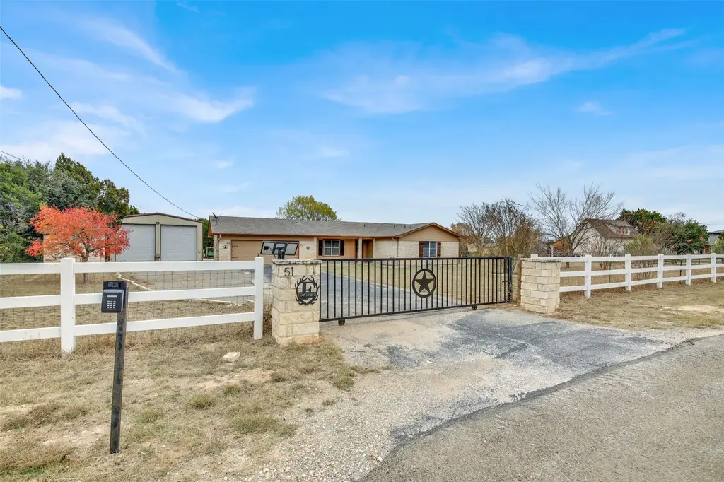 51 Honeycomb Mesa, Leander