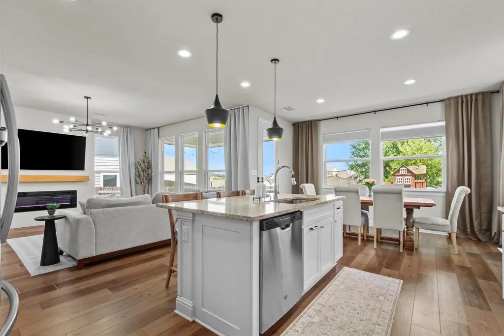 324 Gaida Loop, Georgetown