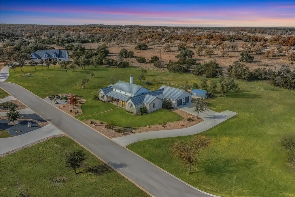 235 Mr Charlie Lane, Round Mountain