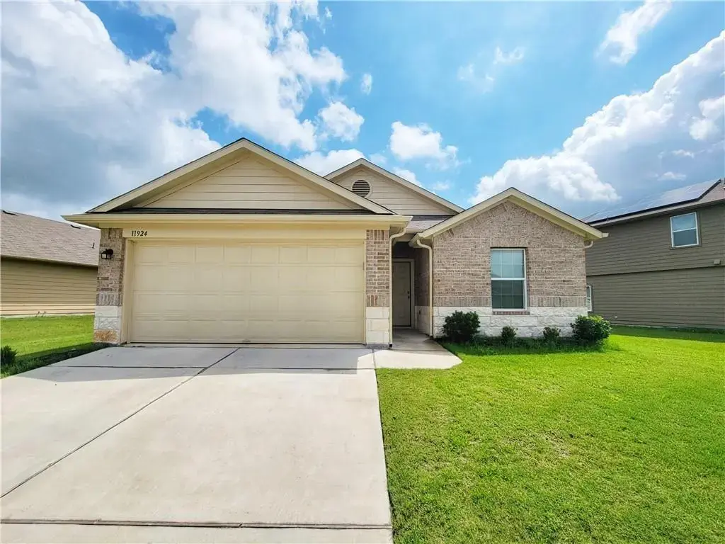 11924 Riparian Road, Manor