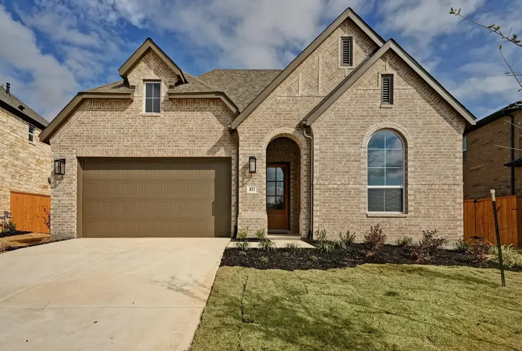 827 Jackson River Loop, Kyle