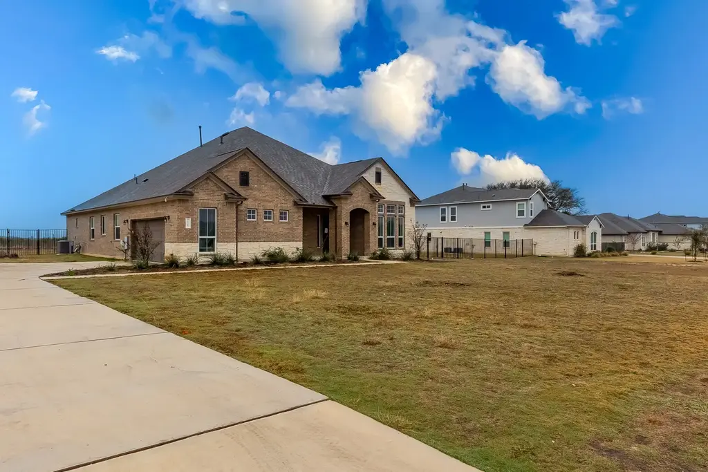 1948 Equine Road, Leander