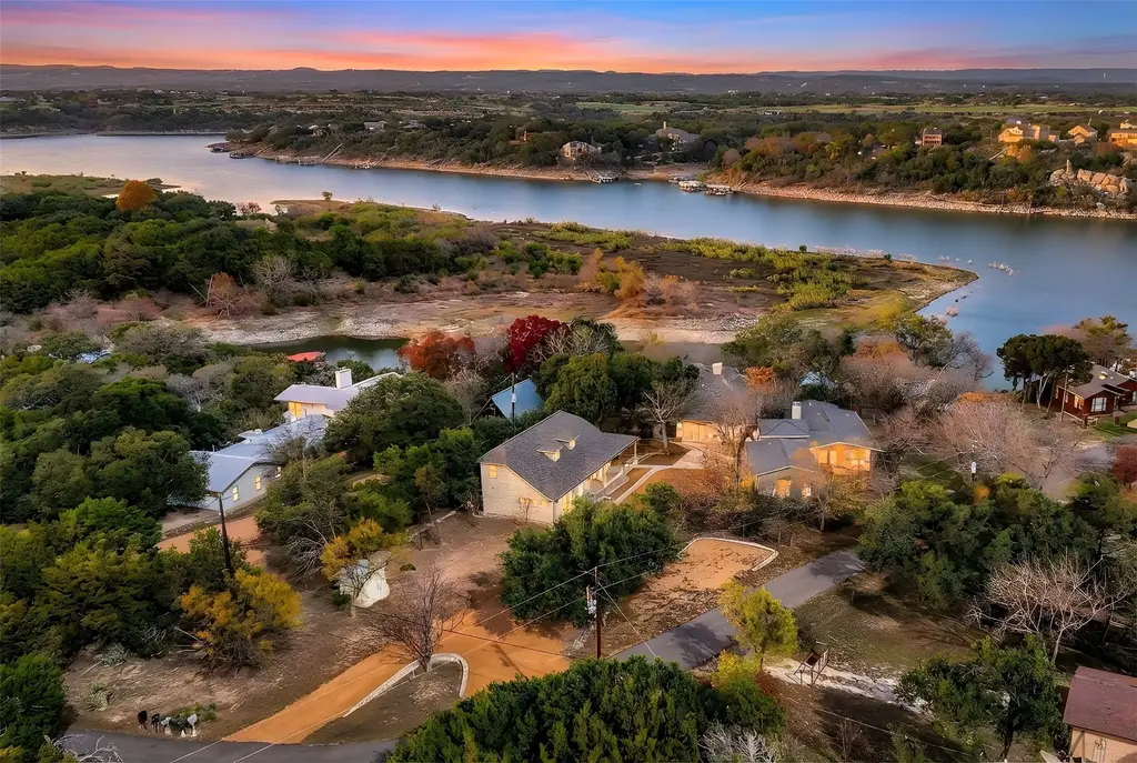 25400 Cove Drive, Spicewood