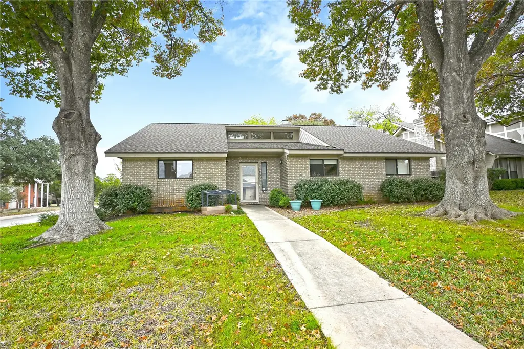 240 Oak Court, New Braunfels