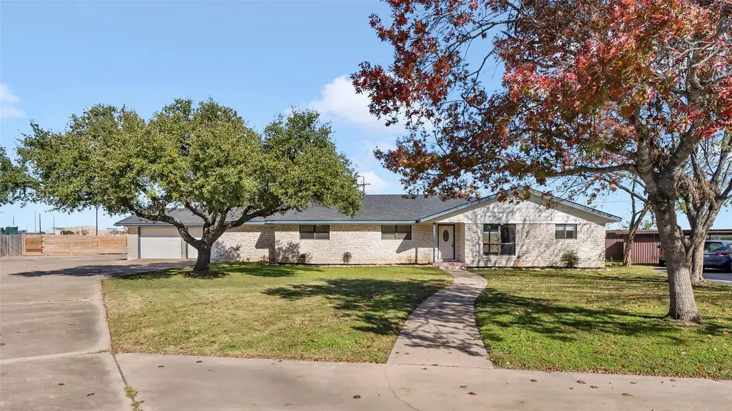 312 Evergreen Street, Burnet
