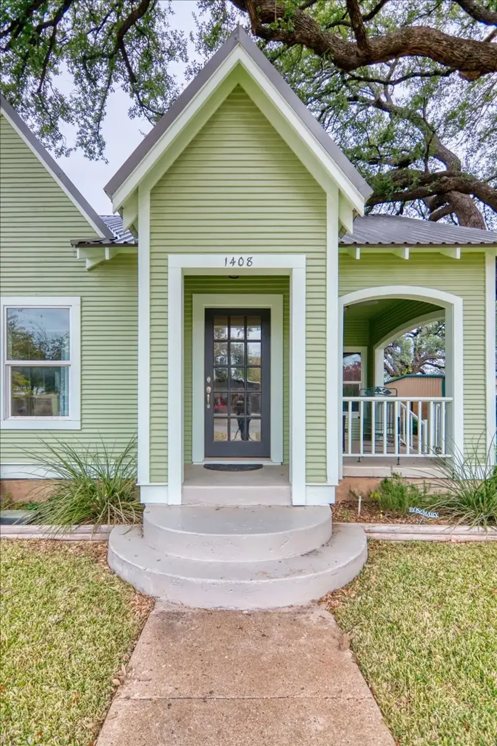 1408 W Dry Street, San Saba