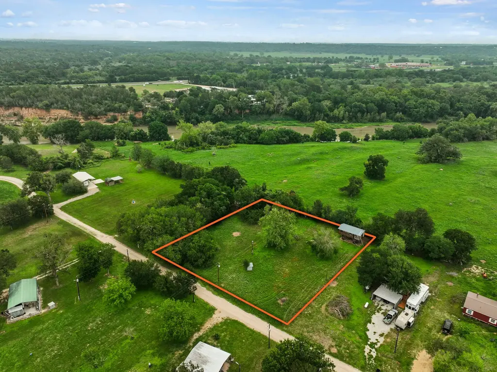 429 Hidden Shores Lp Road, Smithville