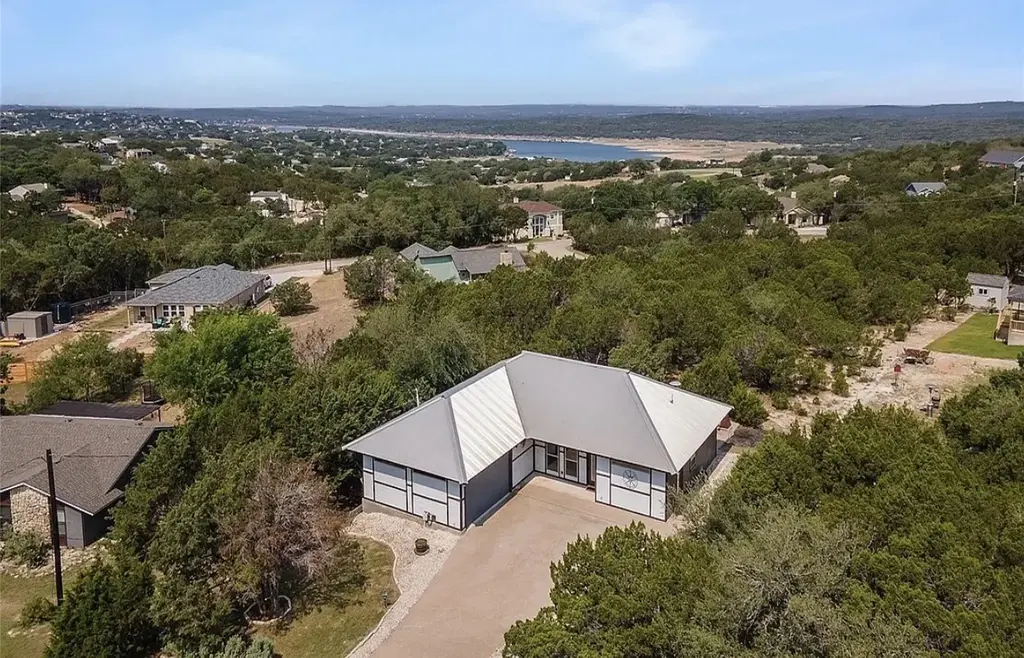 5704 Roundup Way, Lago Vista