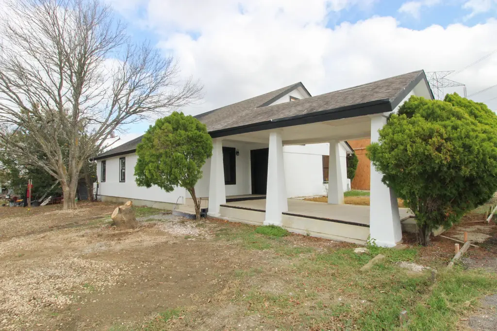8102 U.s. Hwy 183 N, Lockhart