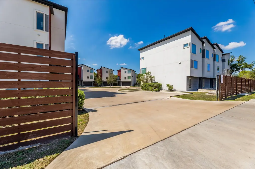 1417 Kramer Lane 9, Austin