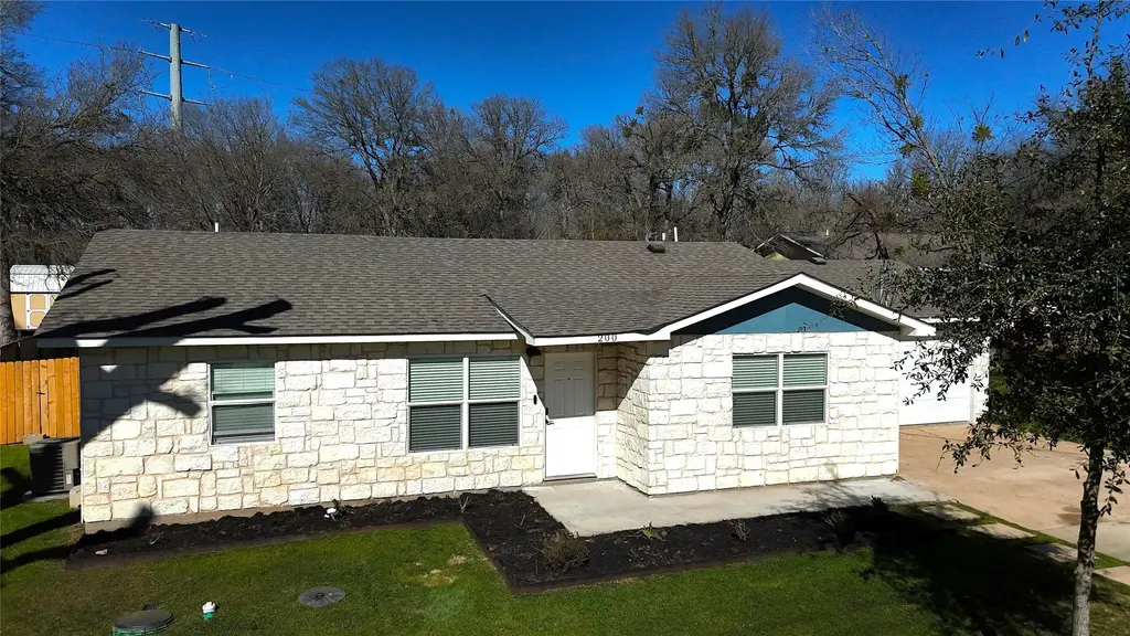 200 E Keanahalululu Lane, Bastrop