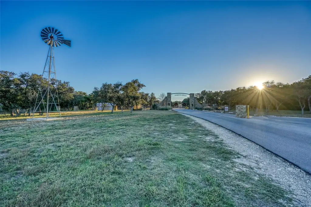 137 Falling Oak Drive, Blanco