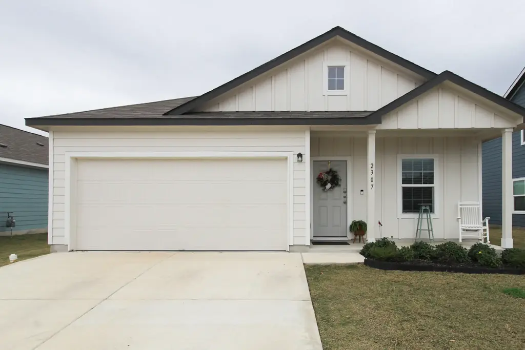 2307 Red Sky Drive, Lockhart