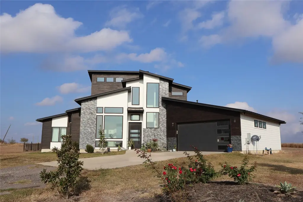 17216 Lund Carlson Road, Elgin