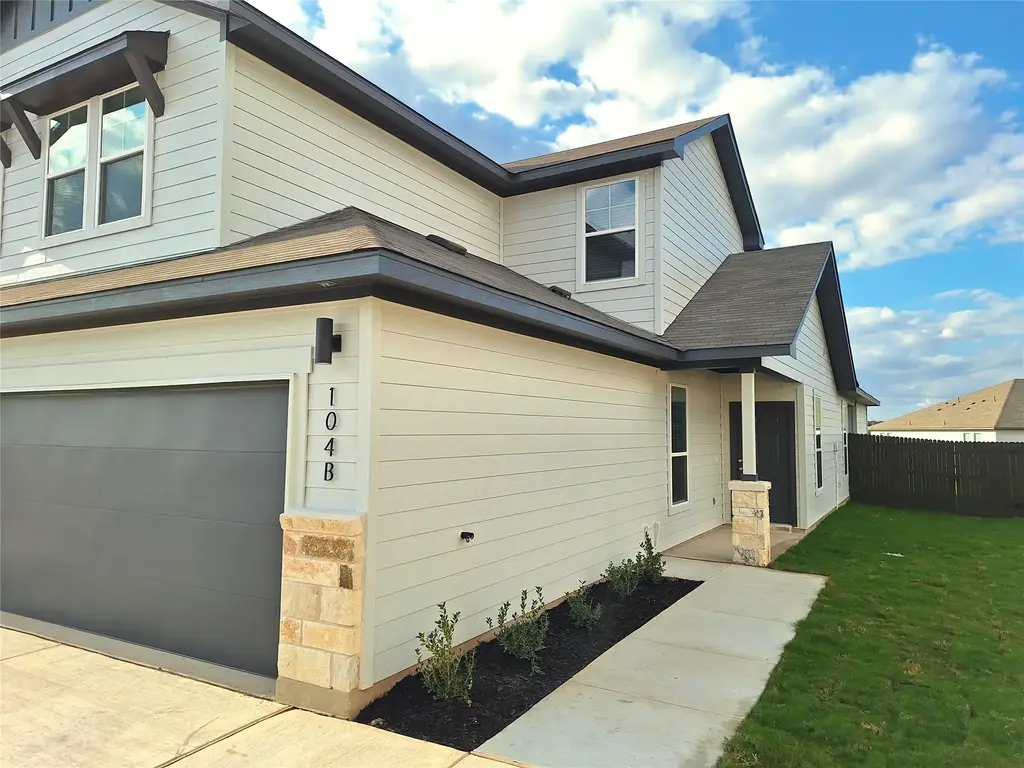 104 Gunner Road B, Buda