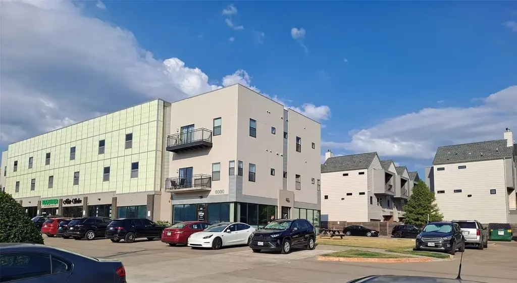 6000 S Congress Avenue Courtyard, Austin