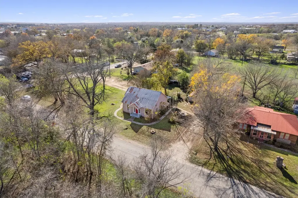 523 Old Highway 20, McDade