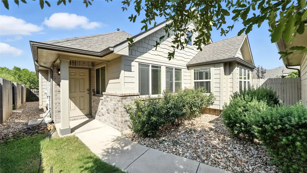 490 Nautical Loop, Kyle