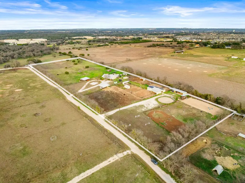 2700 Auction Barn Road, Belton