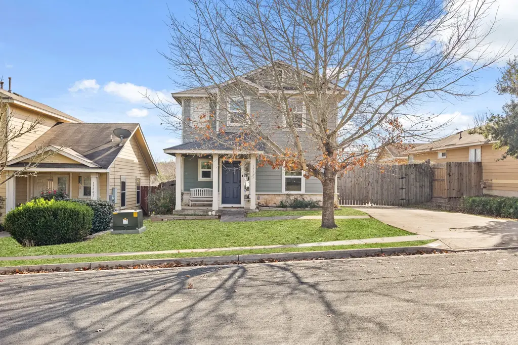 17737 Golden Valley Drive, Manor