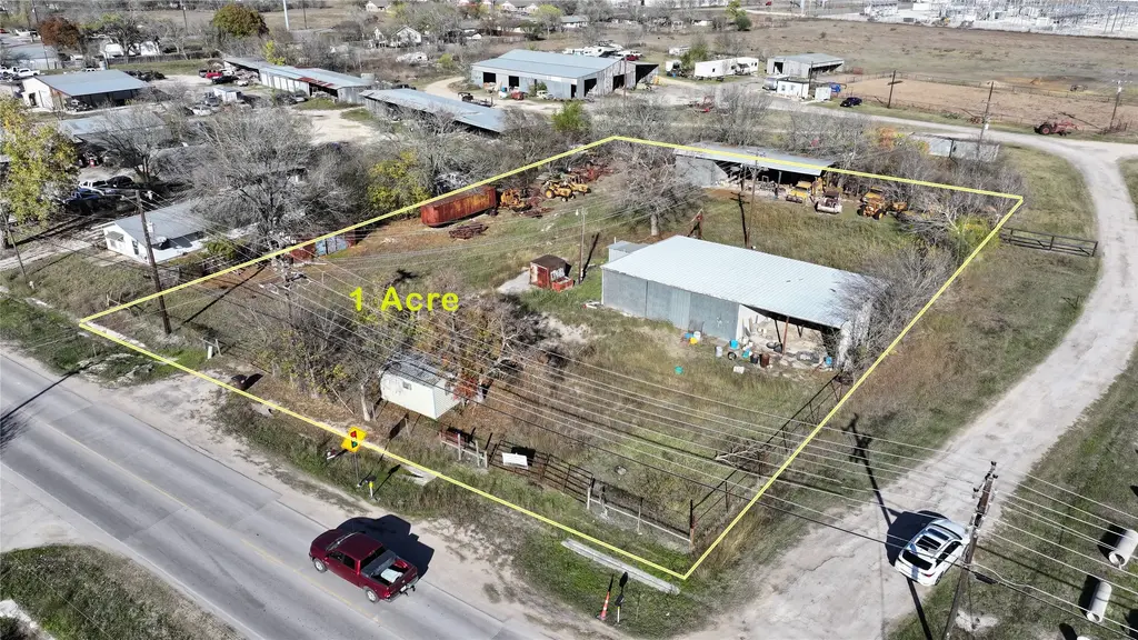 1406 S Commerce Street, Lockhart