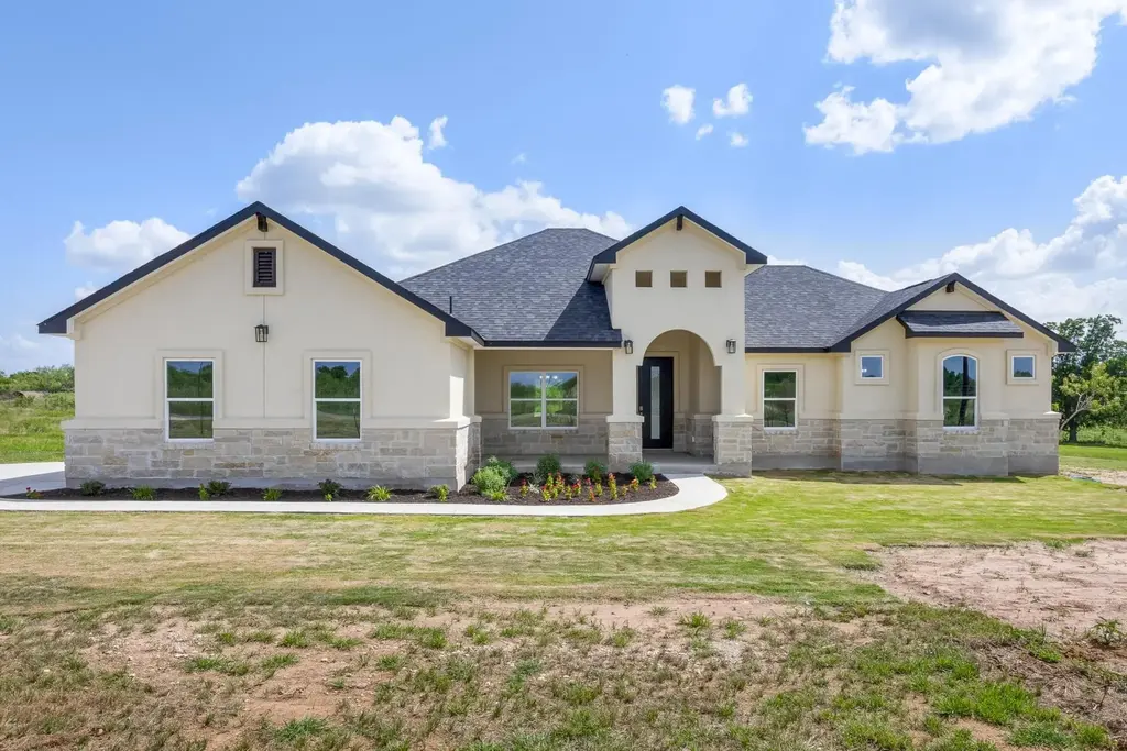 1136 Country Road 484 Road, Elgin