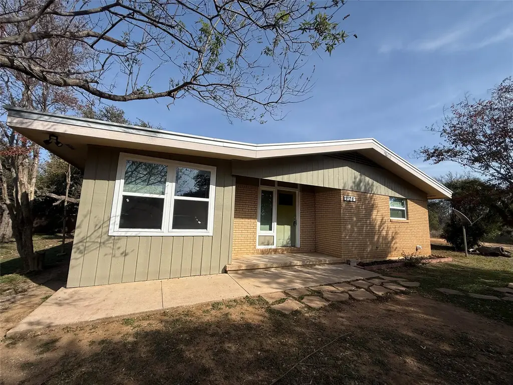176 W Sweetbriar Drive, Marble Falls