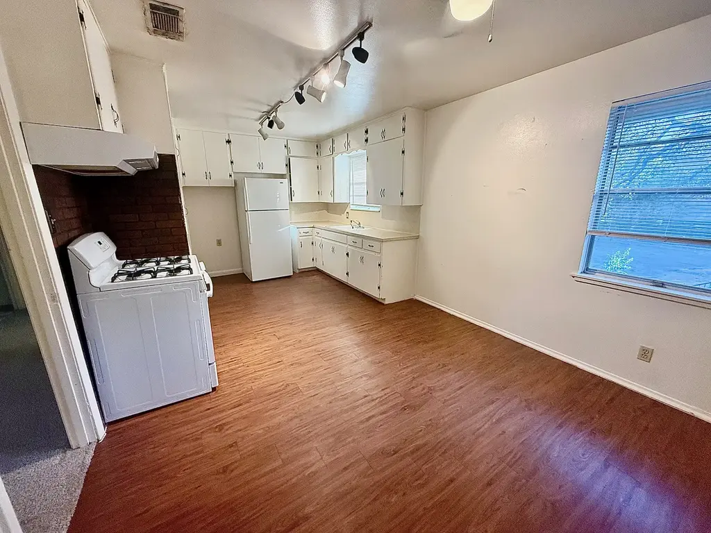 2411 S 5th Street 6, Austin