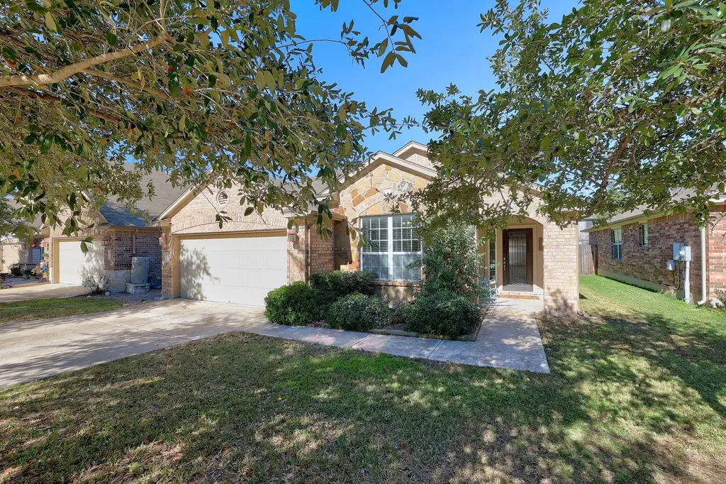 221 Mystic Hollow, Buda
