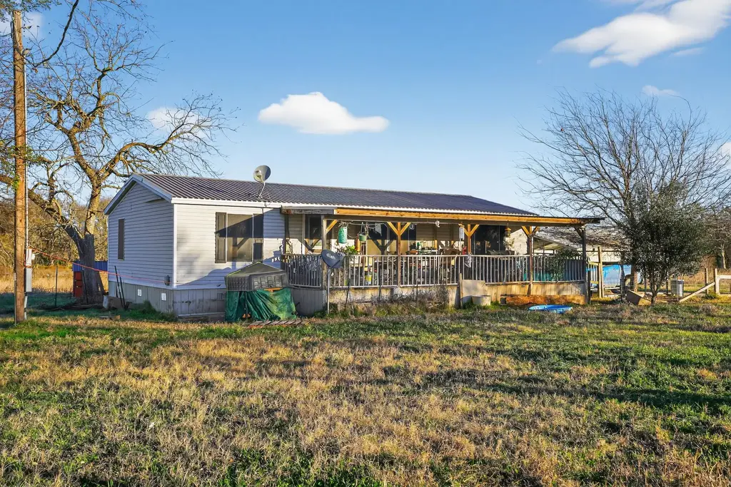 5827 Fm 979, Cameron