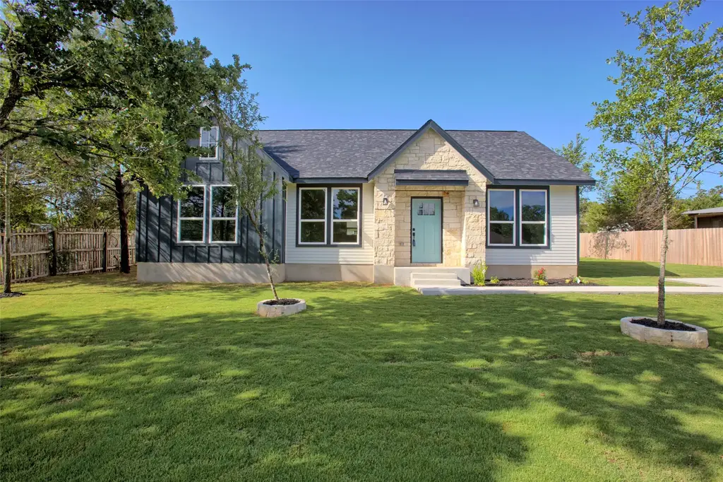 109 Creekside Drive, Bastrop