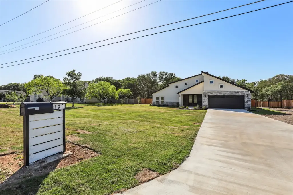 130 Creekwood Trail, Cedar Creek